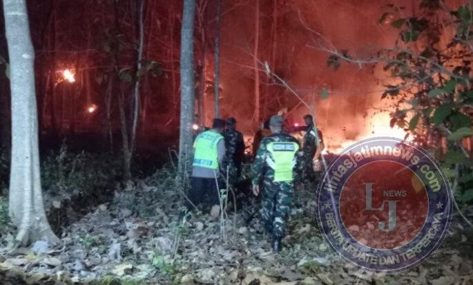Gerak Cepat Babinsa Kodim Ponorogo dan Unsur Terkait Atasi Kebakaran di Pekarangan Warga