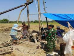 Pengeboran Irpom Dimulai, Babinsa dan Kelompok Tani Wonoasri Perkuat Ketersediaan Air untuk Pertanian