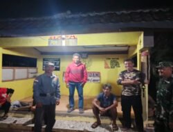 Melalui Patroli Malam, Babinsa Mengajak Warga Wujudkan Wilayah Yang Aman