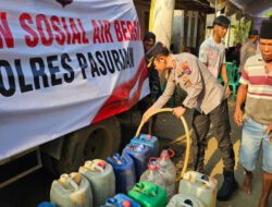 Kapolres Pasuruan Salurkan Bantuan Air Bersih dan Sembako untuk Warga Kedungrejo