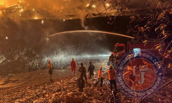 Tanggap Bencal, Regu Pemadam Kodim 0735/Surakarta Berjibaku Padamkan Kebakaran di TPA Putri Cempo