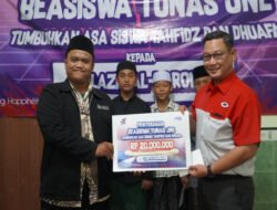 JNE Salurkan Beasiswa Untuk Siswa Tahfidz, Berprestasi dan Dhuafa di Jawa Timur