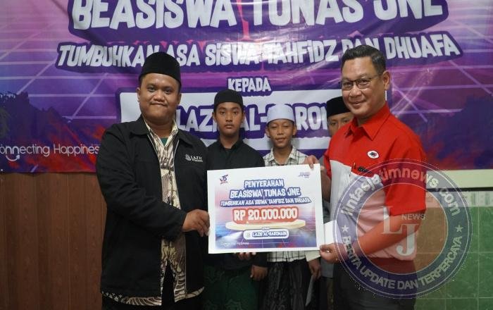JNE Salurkan Beasiswa Untuk Siswa Tahfidz, Berprestasi dan Dhuafa di Jawa Timur