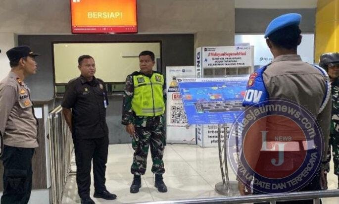Patroli Gabungan TNI-Polri, Stakeholder di Kawasan Pelabuhan Tanjung Priok, Jaga Kamtibmas Tetap Aman dan Kondusif