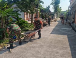 Babinsa Kalijambe Turun Tangan, Jalan Kampung di Tegalombo Dipercantik