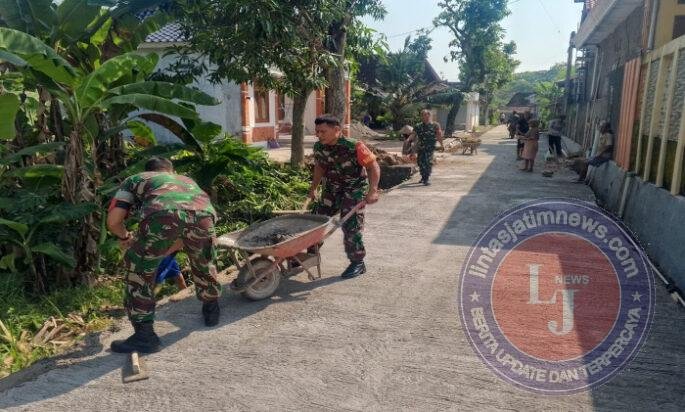 Babinsa Kalijambe Turun Tangan, Jalan Kampung di Tegalombo Dipercantik