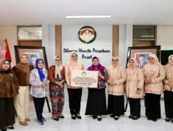 DWP Kemendagri Serahkan Bantuan untuk Korban Gempa di NTT