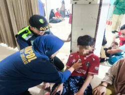 Tim Dokkes Polresta Sidoarjo Cek Kesehatan Ratusan Santri di Tanggulangin