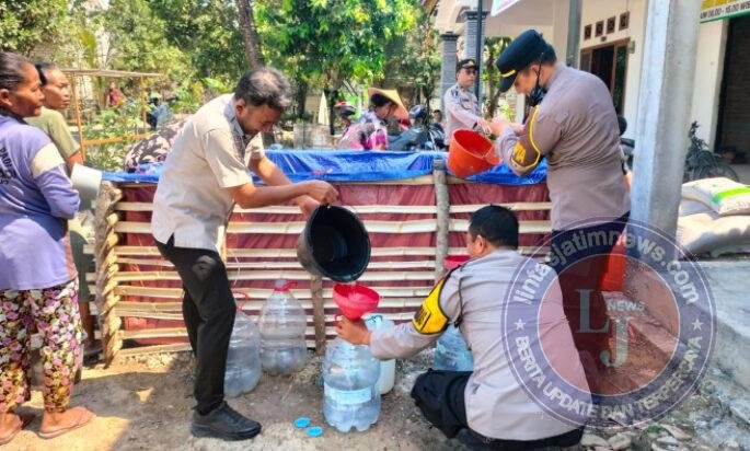 Polres Bojonegoro Salurkan 25 Ribu Liter Air Bersih ke Warga Terdampak Kemarau