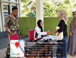 Babinsa Koramil 0801/07 Ngadirojo Kawal Penyaluran Bantuan Pangan