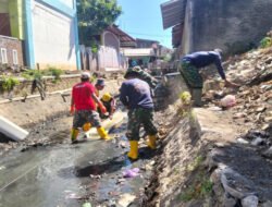 Pacu Semangat Gotong Royong, Pra KBD Tahap III Koramil 04/Jebres Sasar Revitalisasi Talud 50 Meter di Karangasem