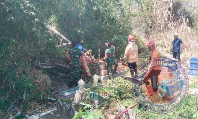 Babinsa dan Warga Sigap Jinakkan Api di Rumpun Bambu Winongo