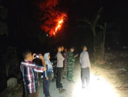Pantau Lokasi Kebakaran, Babinsa Arjosari Gerak Cepat Atasi Supaya Tidak Menjalar