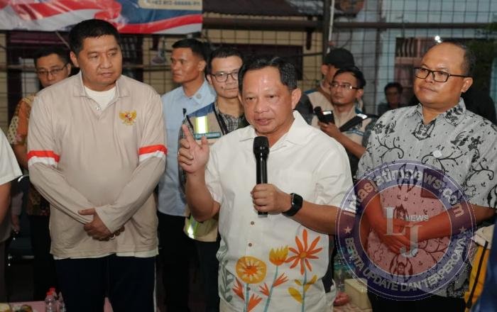 Mendagri Tinjau Program Bedah Rumah di Bukit Duri, Ajak Pemda Dukung Percepatan Perbaikan Hunian