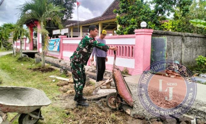 Babinsa dan Warga Kepet Gotong Royong, Buka Akses Menuju Lahan KWT Mekar Sari