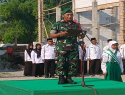 Tanamkan Disiplin dan Cinta Tanah Air, Babinsa Pangkur Jadi Irup Upacara di MIN 13 Ngawi