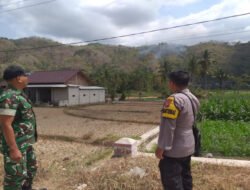 Babinsa Pelda Suhadi Pantau Kebakaran Hutan Rakyat 1 Hektar di Arjosari Pacitan