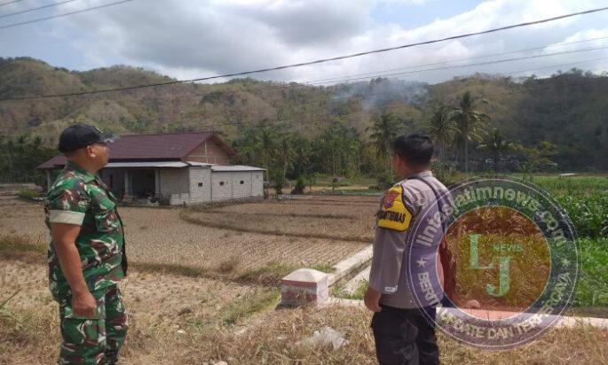 Babinsa Pelda Suhadi Pantau Kebakaran Hutan Rakyat 1 Hektar di Arjosari Pacitan