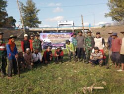 HUT ke-81 TNI, Koramil 0806-03/Durenan Bersama Warga Bersihkan Sungai