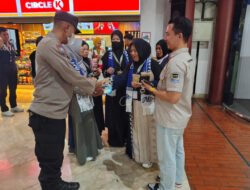 Polresta Bandara Soetta bersama Otoritas Bandara Berbagi Snack dan Minuman Gratis di Terminal 2