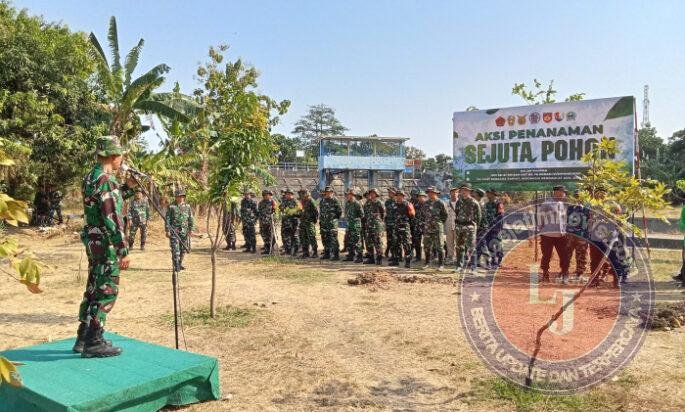 Sambut HUT ke-81 TNI & HUT Ke-76 Kodam IV/Dip, Kodim 0735/Surakarta Tanam Pohon Produktif di Kampung Sewu