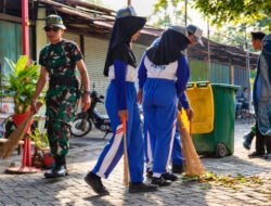 Sambut HUT ke-81 TNI, Kodim Madiun Ajak Pelajar dan Warga Peduli Kebersihan Pasar
