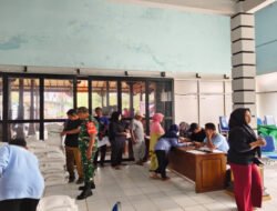 Babinsa Sugihwaras Kawal Pendistribusian Penyaluran Bantuan Pangan Cadangan Beras