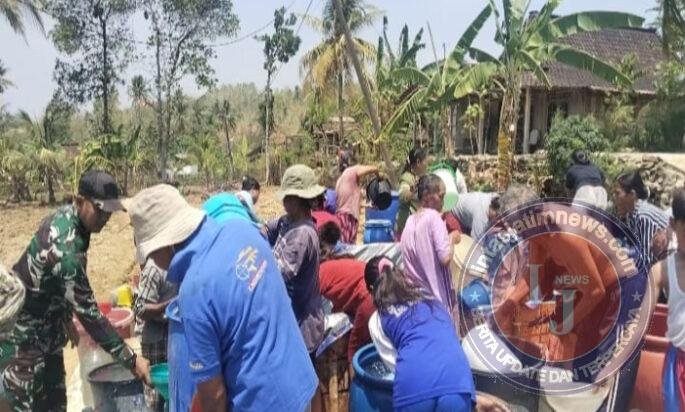 Kemarau Mencekik, 8 Tangki Air Bersih Mengalir untuk Warga Bojong