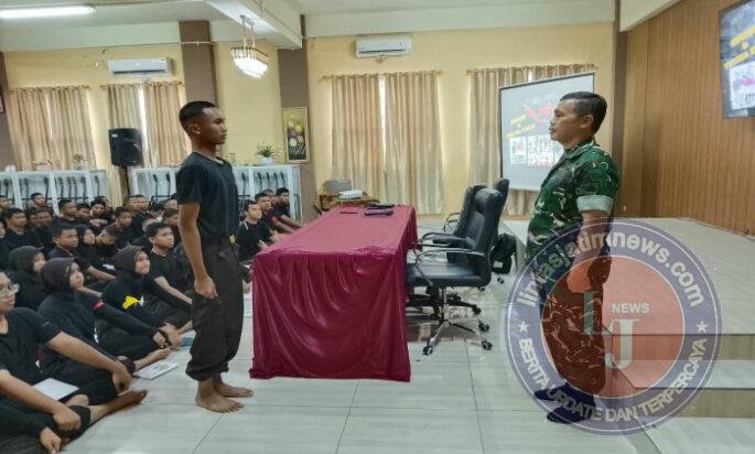 Danramil 02/Banjarsari Memberikan Materi Wawasan Kebangsaan di SMK Mandala Bhakti Surakarta
