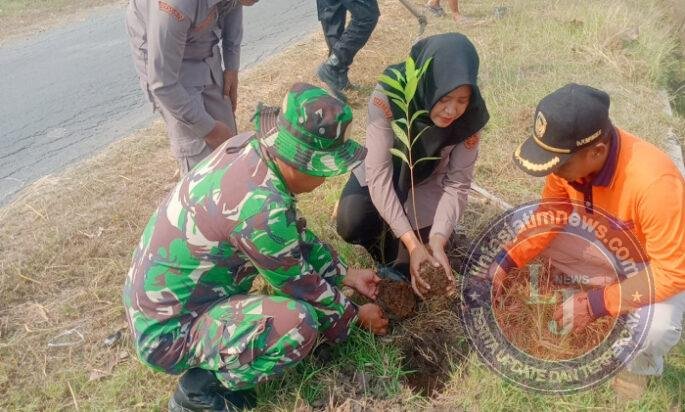 Seratus Pohon Ditanam, Tiga Pilar Wonoasri Titipkan Teduh untuk Generasi Mendatang