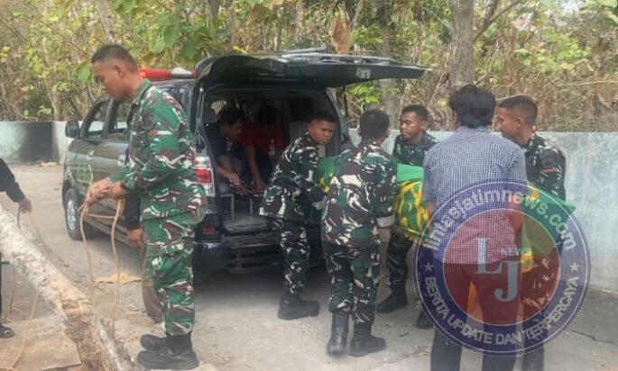 Prajurit Yonif TP 449/SH Melayat dan Bantu Proses Pemakaman Warga Watubonang