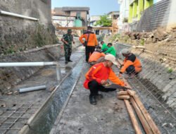 Semangat Gotong Royong Tak Kenal Lelah, Koramil 04/Jebres dan Warga Gandekan Gaspol KBD Tahap III TA. 2026