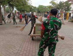 HUT ke-81 TNI, Koramil 0806/Karangan dan Lintas Sektor Bersihkan Pasar