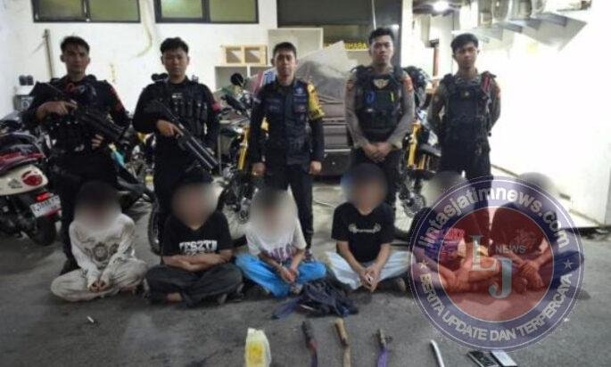 Brimob Polda Metro Jaya Amankan 6 Pemuda Hendak Tawuran, Temukan Sajam dan Cairan Diduga Air Keras di Duren Sawit