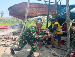 Babinsa Joho Kawal Pembangunan Irigasi, Bantu Petani Hadapi Musim Kemarau