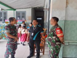 Jalin Kebersamaan, Babinsa Sudiroprajan Komsos ke SD Warga Bahas Dunia Pendidikan