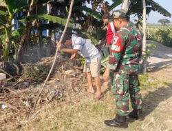 Komsos, Babinsa Kodim Ponorogo Ajak Warga Jaga Kebersihan Lingkungan