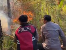 Polres Magetan Bersama Tim Gabungan Tangani Karhutla di Panekan Lereng Gunung Lawu