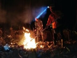Karhutla Malam Hari, Babinsa Kodim Ponorogo dan Unsur Terkait Gerak Cepat Padamkan Api