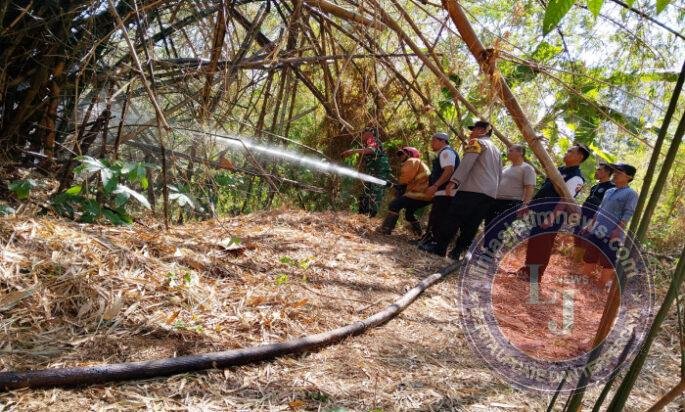 Anggota Koramil Widodaren, Relawan dan Polsek Bergerak Cepat Padamkan Kebakaran Lahan Kering dan Rumpun Bambu