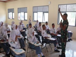 TNI Masuk Kelas, Pelda Hadi Berikan Materi Wawasan Kebangsaan kepada Siswa SMKN 1 Kismantoro