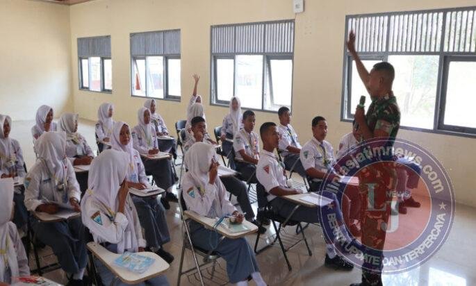TNI Masuk Kelas, Pelda Hadi Berikan Materi Wawasan Kebangsaan kepada Siswa SMKN 1 Kismantoro