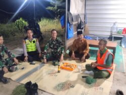 Babinsa Koramil 22/Slogohimo Jalin Komunikasi Sosial dengan Warga Saat Patroli Malam