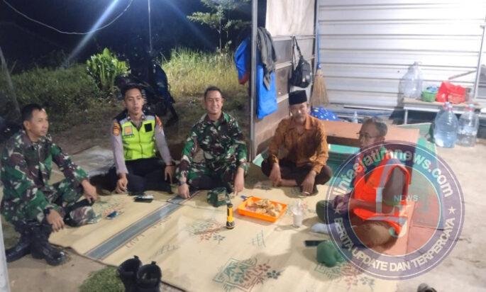 Babinsa Koramil 22/Slogohimo Jalin Komunikasi Sosial dengan Warga Saat Patroli Malam