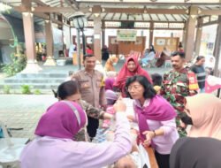 Peduli Kesehatan Balita, Babinsa Pucangsawit Dampingi Pembinaan Posyandu di Taman Puntodewo
