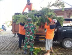 Bersih, Sehat, Indah! Babinsa Keprabon Bersama Saberling dan Warga Bersihkan Taman Keprabon