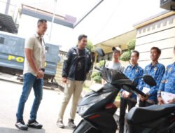 Polres Lamongan Beri Penghargaan Empat Warga yang Gagalkan Curanmor di Puskesmas Deket