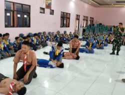 Kodim Madiun Bekali Siswa SMKN 1 Wonoasri Keterampilan Pertolongan Pertama
