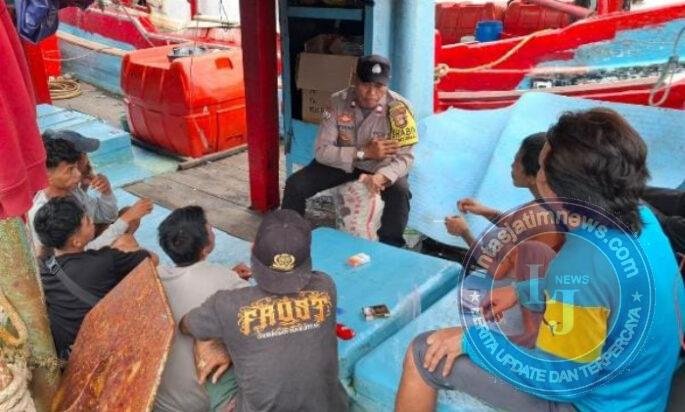Polres Pelabuhan Tanjung Priok Tingkatkan Harkamtibmas, Polisi Sambangi ABK di Pelabuhan Muara Angke
