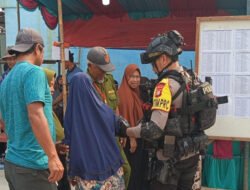 Brimob Polda Metro Jaya Patroli ke TPS Jaga Kamtibmas Pilkades di Bekasi